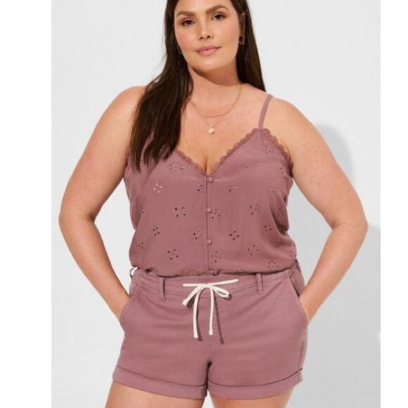 Torrid 3.5 Inch Pull-On Weekend Stretch Twill Short - Picture 4 of 10